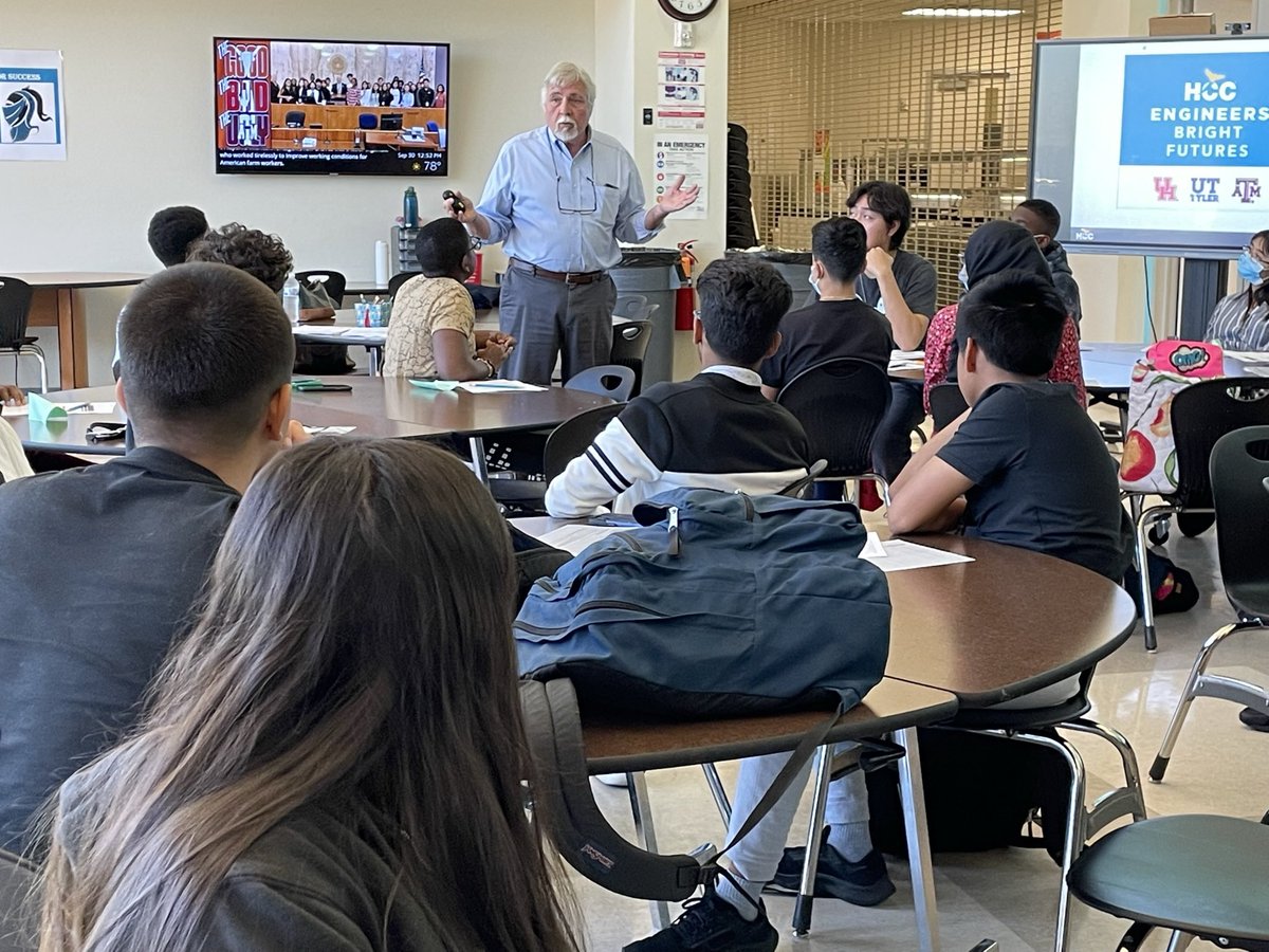 SusanT_HCC's tweet photo. The @AliefECHS had so many students interested in #engineering!  Through the Houston Community College partnership, students can earn an Associates degree when they graduate high school!  @WeAreHCCS @AliefISD Alief students are awesome! https://t.co/Zs67WBVooX