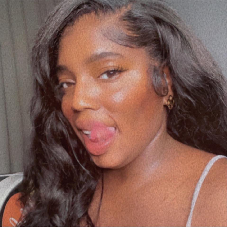 Youbettersayit's tweet photo. My hair is super cute I need to be on somebodies yacht with my booty out lol !!!! Dubai me please 🥰👑 !
#dubai #IGmodel #traveling #travellife #prettygirl #softlife #blessrd #dubaimodels #sugardaddy #sugardaddyme #sugardating #DubaiPortaPottyvideo #dubaiportapotty https://t.co/NuAnrZ4FCG