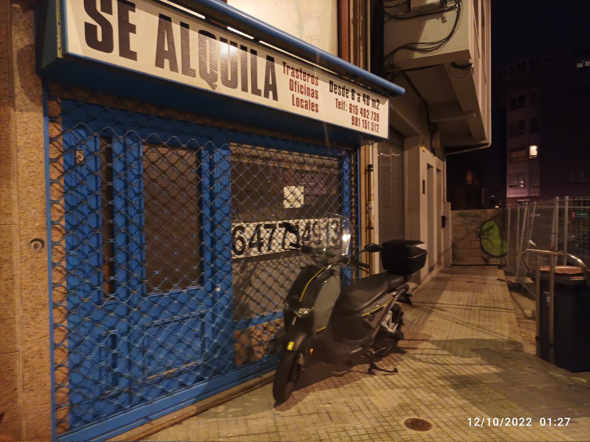 Falperra1's tweet photo. @ConcelloCoruna @Policia_Coruna  cada vez más motos tapando las ventanas! Pensáis hacer algo? Gracias https://t.co/G9ZMAT8bT2