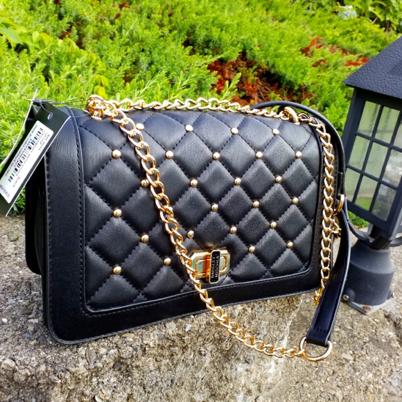 MissDawnMecca's tweet photo. So good I had to share! Check out all the items I'm loving on @Poshmarkapp #poshmark #fashion #style #shopmycloset #alessia #badgleymischka #michaelmichaelkors: https://t.co/cMD7o1BILl https://t.co/bLXYjBTU1P