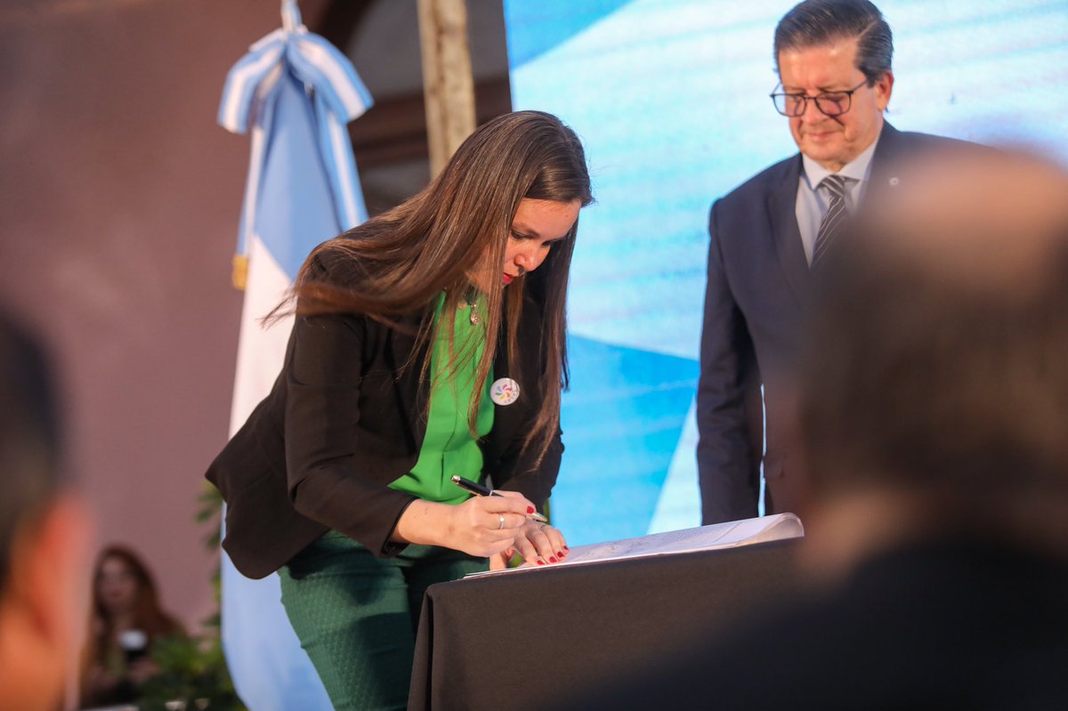 gustavovaldesok's tweet photo. ¡Histórico!

Suscribimos el segundo Pacto Correntino para el Crecimiento Económico y el Desarrollo Social que, gracias a acuerdos transversales, establece nuevas políticas públicas estratégicas, esta vez a 2030, en el marco de los Objetivos de Desarrollo Sostenible de la @ONU_es. https://t.co/knLGCqG8kA