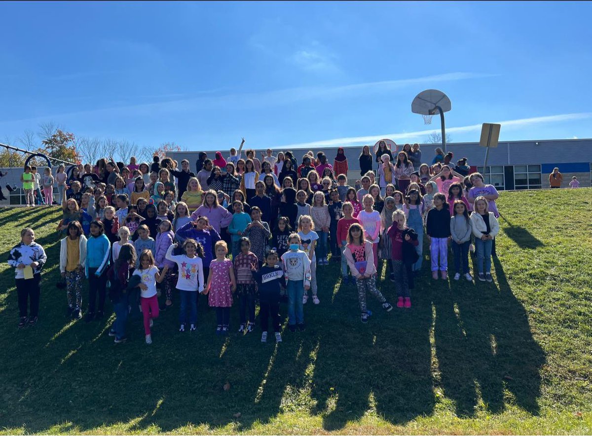 jiwachniuk's tweet photo. The International Day of the Girl amplifies the voices and rights of girls everywhere. There are 98 million girls around the world who donโt go to school. At #Bridgewood we have about 270 who do, and EVERY one of them will make a difference # UCDSB #InternationalDayoftheGirl ๐๐ https://t.co/cmg1cFTOxf
