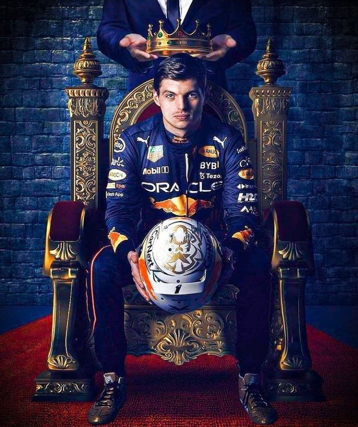 LaPlayerDos's tweet photo. hay campeon? nadie sabe, pero lo que si hay es #DebateF1 con @Jano_Vocalman y @MrRocknGuns  venite que contamos cuantos puntos le dieron a Max al final 🔗https://t.co/6BfLH6I6ct https://t.co/Rz56ZOT0Y4