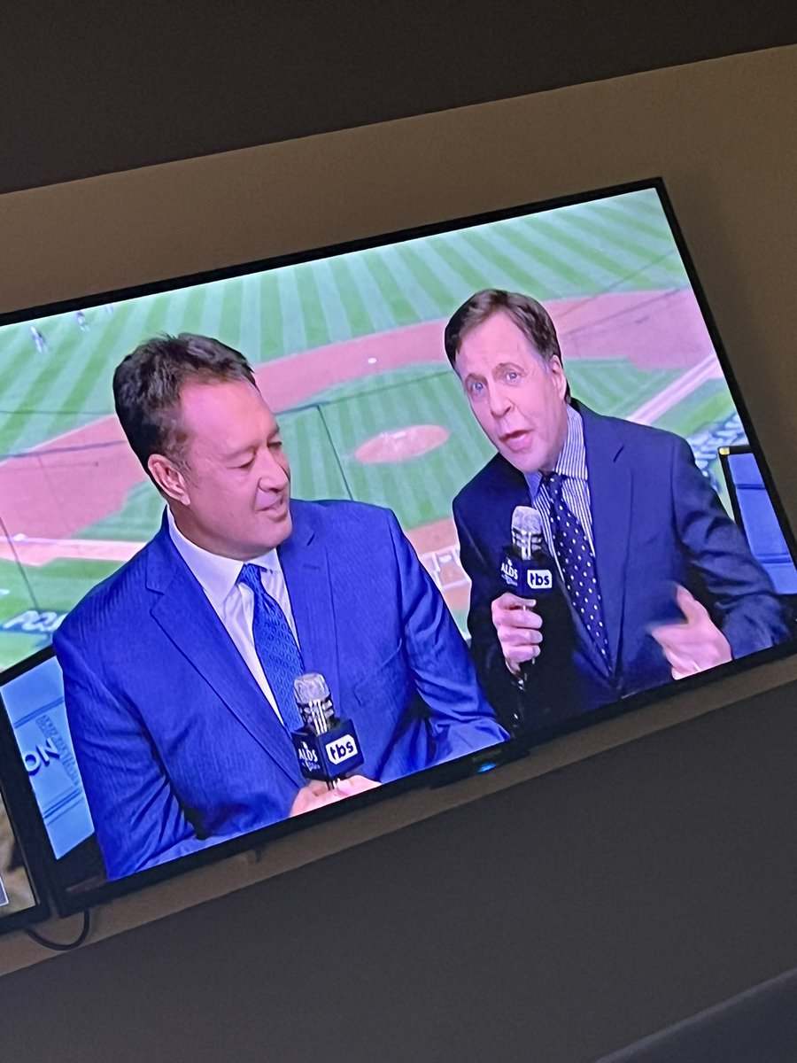 ddeguzmanTV's tweet photo. Always great to see my second dad at work. #CusePride #GoOrange #LetsGoYankees #BobCostas #GOAT https://t.co/o5D4hUgHqw