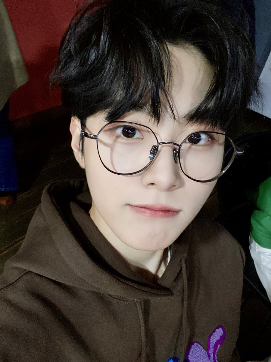 toowice_offcl's tweet photo. 🤎

#SEONGMIN #성민 https://t.co/asN5nxBaby