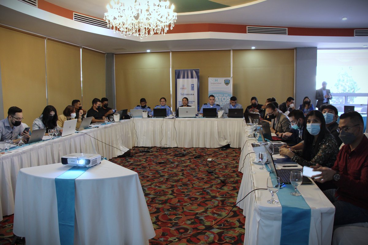 PNUDHonduras's tweet photo. El taller estuvo dirigido a personal técnico del @MP_Honduras, @DIPAMPCOHN, #SEPOL y #UTECI de la @SSEGURIDADHN con el objetivo de potenciar los procesos de generación de evidencias para la gestión de la #SeguridadCiudadana. https://t.co/Q5thsWM2du
