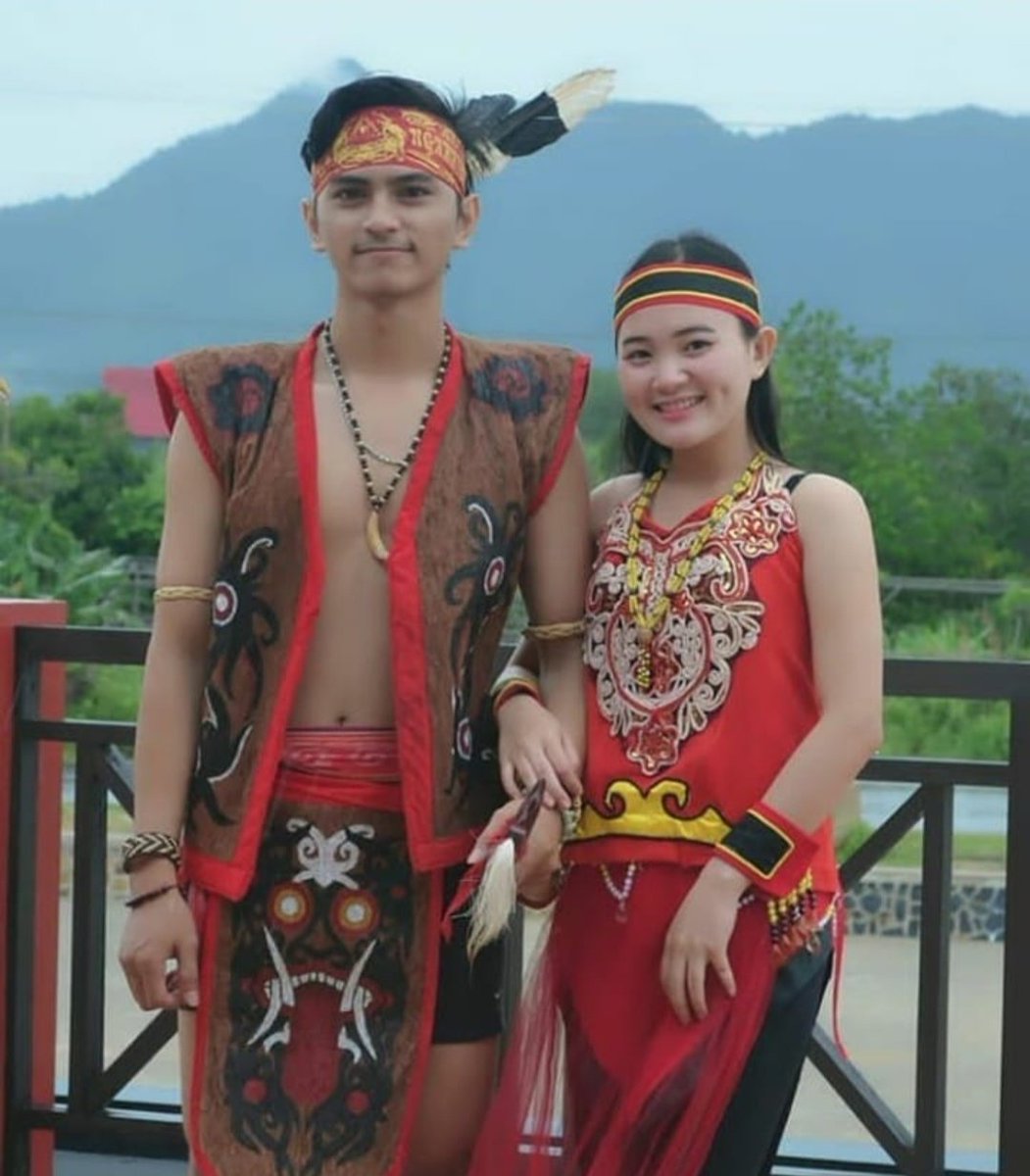 sindai_salie's tweet photo. Selamat pagi 🙂
Salam hangat dari kami kuntilanak cantik dan genderuwo ganteng Kalimantan 🙏 https://t.co/GhKfI7u57w