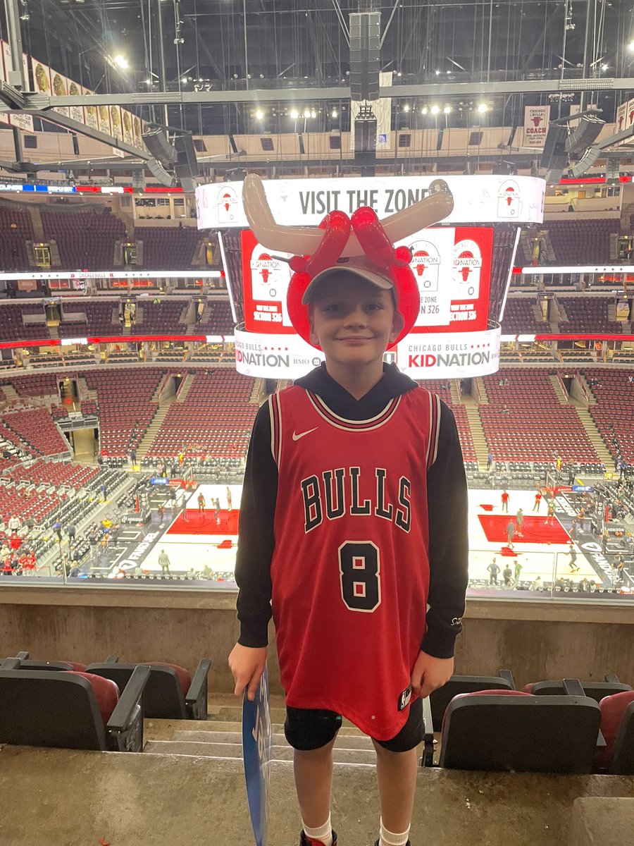 Kimallan1982's tweet photo. All the way from Scotland for his 1st Bulls game…#bullsnation https://t.co/5sM9jZccDI