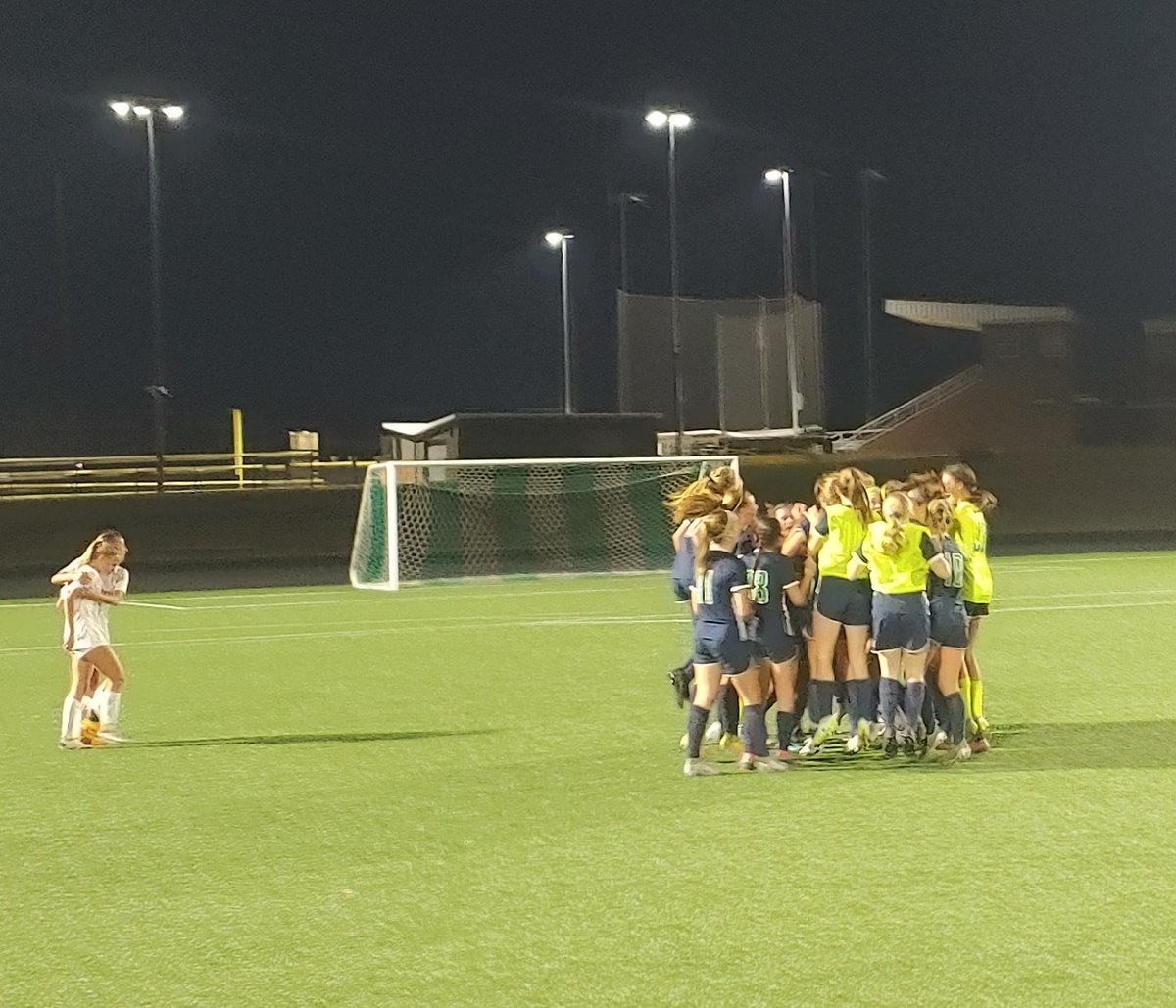 oaksie72's tweet image. 11th Region girls' soccer quarterfinal: Great Crossing 3, Lafayette 2, full time. 

42 knocks off 11 in the Maher rankings. 

Lady Warhawks to the semis for the second time in three years.