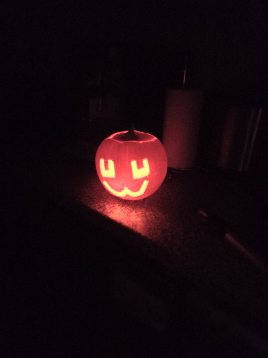 FlutterPrint's tweet image. Me and @SaarthSnake made a UwU pumpkin after making pumpkin soup with its Insides :D