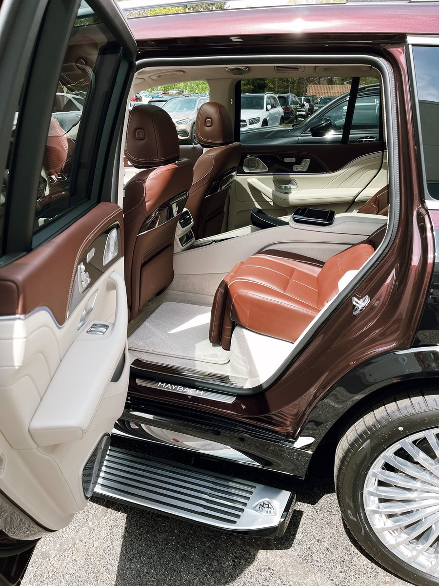 JoeW6_'s tweet photo. Two-Tone Maybach GLS https://t.co/miwquUeyVn