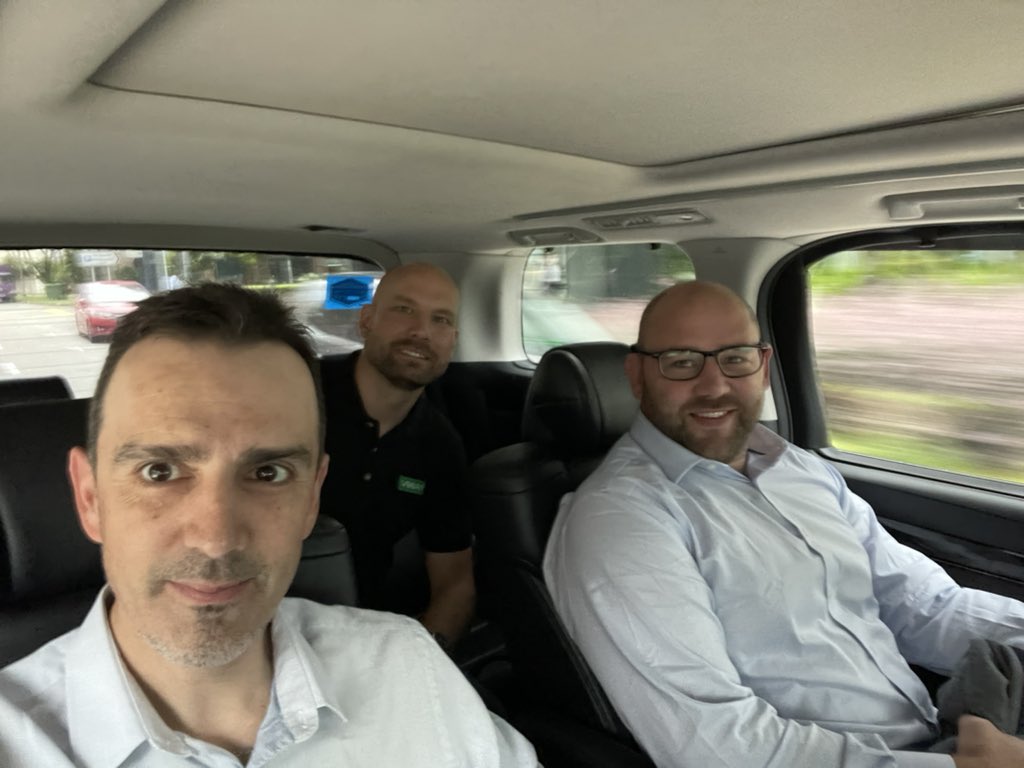 anthonyspiteri's tweet image. Who dis? #CloudExpoAsia #buttondowns