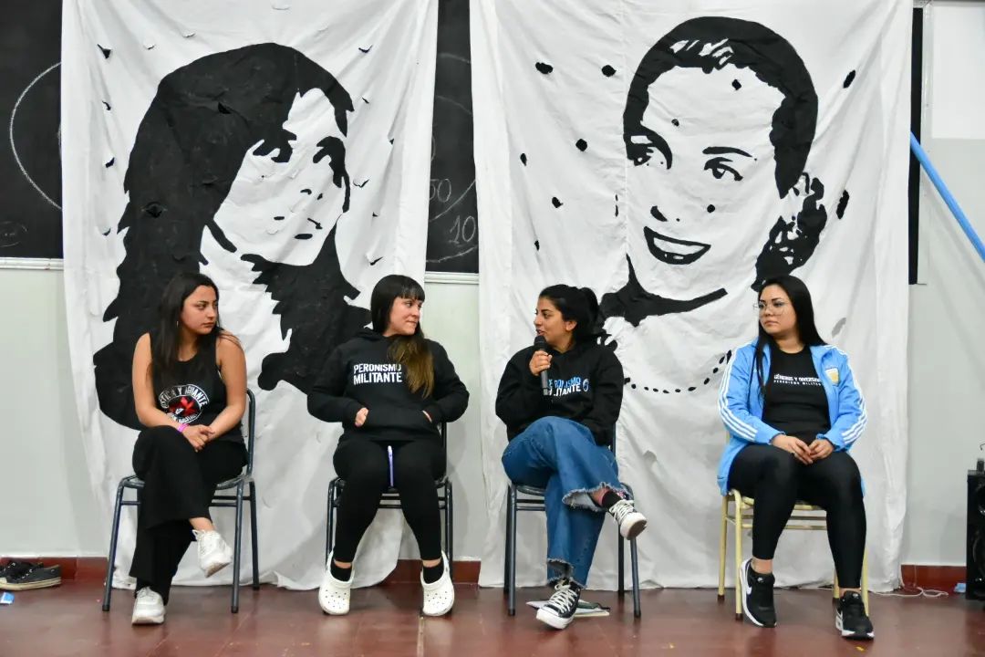 PM_LaPlata's tweet photo. Al finalizar el primer dia, realizamos un plenario del Frente de Géneros y Diversidad de la organización como instancia de debate e intercambio de construcción politica y realidades en nuestros territorios. https://t.co/yOcY5IoP4x