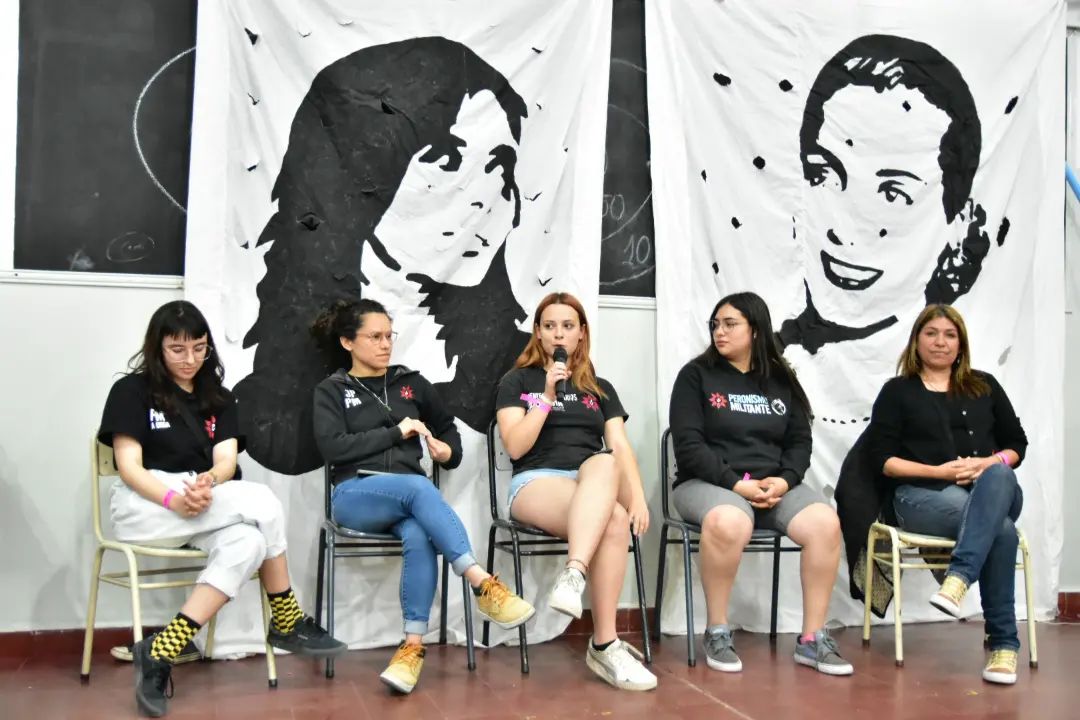 PM_LaPlata's tweet photo. Al finalizar el primer dia, realizamos un plenario del Frente de Géneros y Diversidad de la organización como instancia de debate e intercambio de construcción politica y realidades en nuestros territorios. https://t.co/yOcY5IoP4x