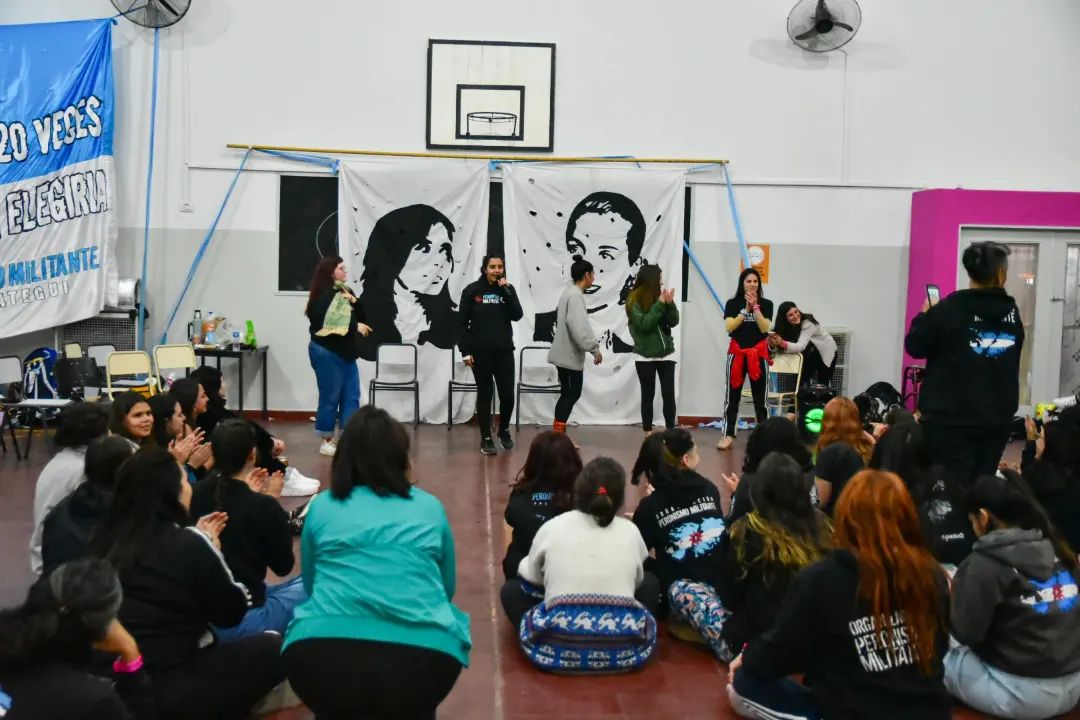 PM_LaPlata's tweet photo. Por un feminismo popular que discuta politica para llevar a lo más alto las banderas justicialistas: Independencia Económica, Justicia Social y Soberanía Politica✌🏽💜 https://t.co/F0w2Kieuke