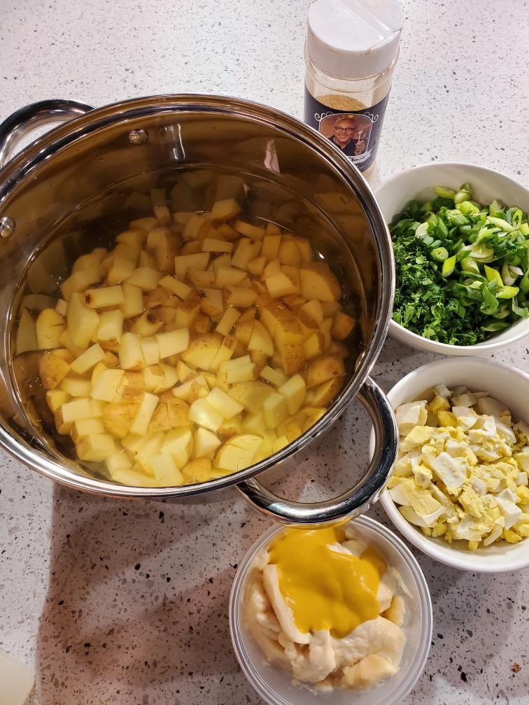 ChefKevinBelton's tweet photo. All da ingredients to make a good potato salad! Cause it’s necessary when you makin Gumbo. #gumbo #cookingsegment #cheflife #nola #nolafoodculture #madewithlove #cookinwithchefkevin #beon4 @WWLTV https://t.co/gYbwpOUTyl