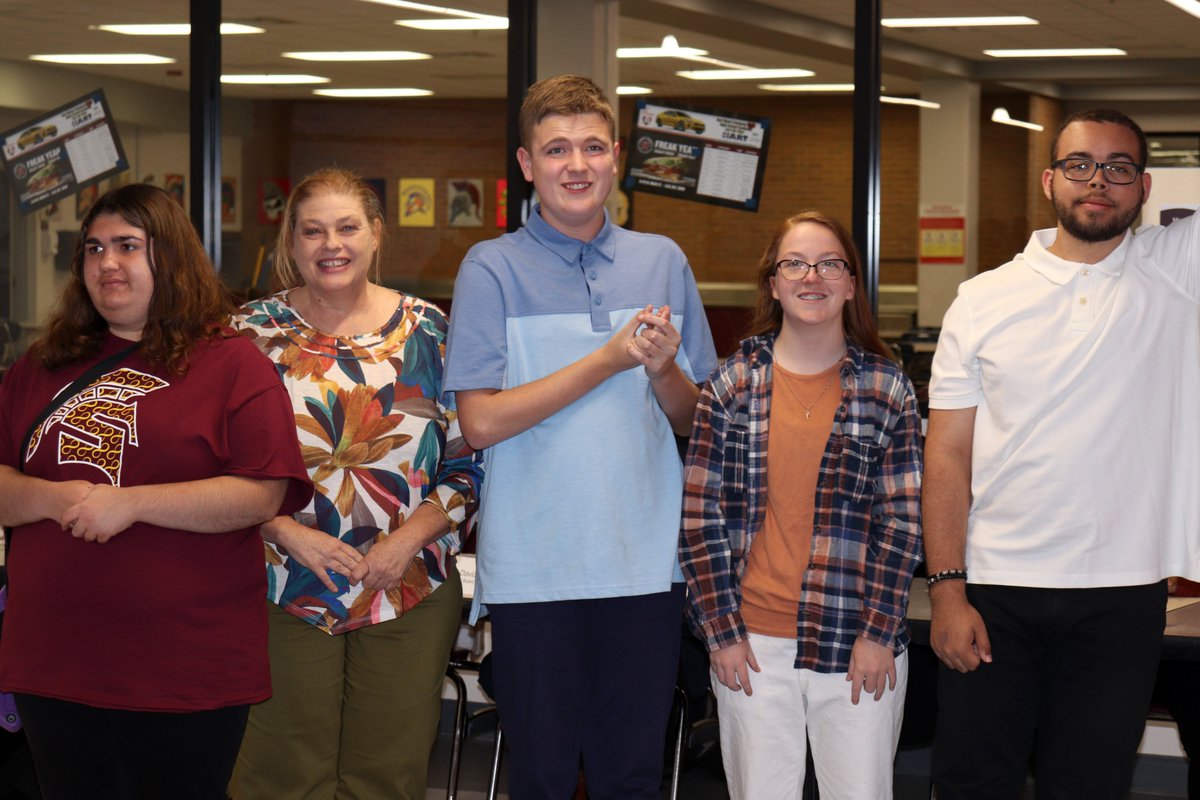 SalemVaSchools's tweet photo. The #SalemVA School Board took time to highlight the @SalemSpartans tonight as the high school became one of only 16 schools in Virginia to be named a Special Olympics Unified Champion School. Teachers &amp; student athletes were on hand to celebrate the amazing honor. #SampleSalem https://t.co/oC1T94szGa