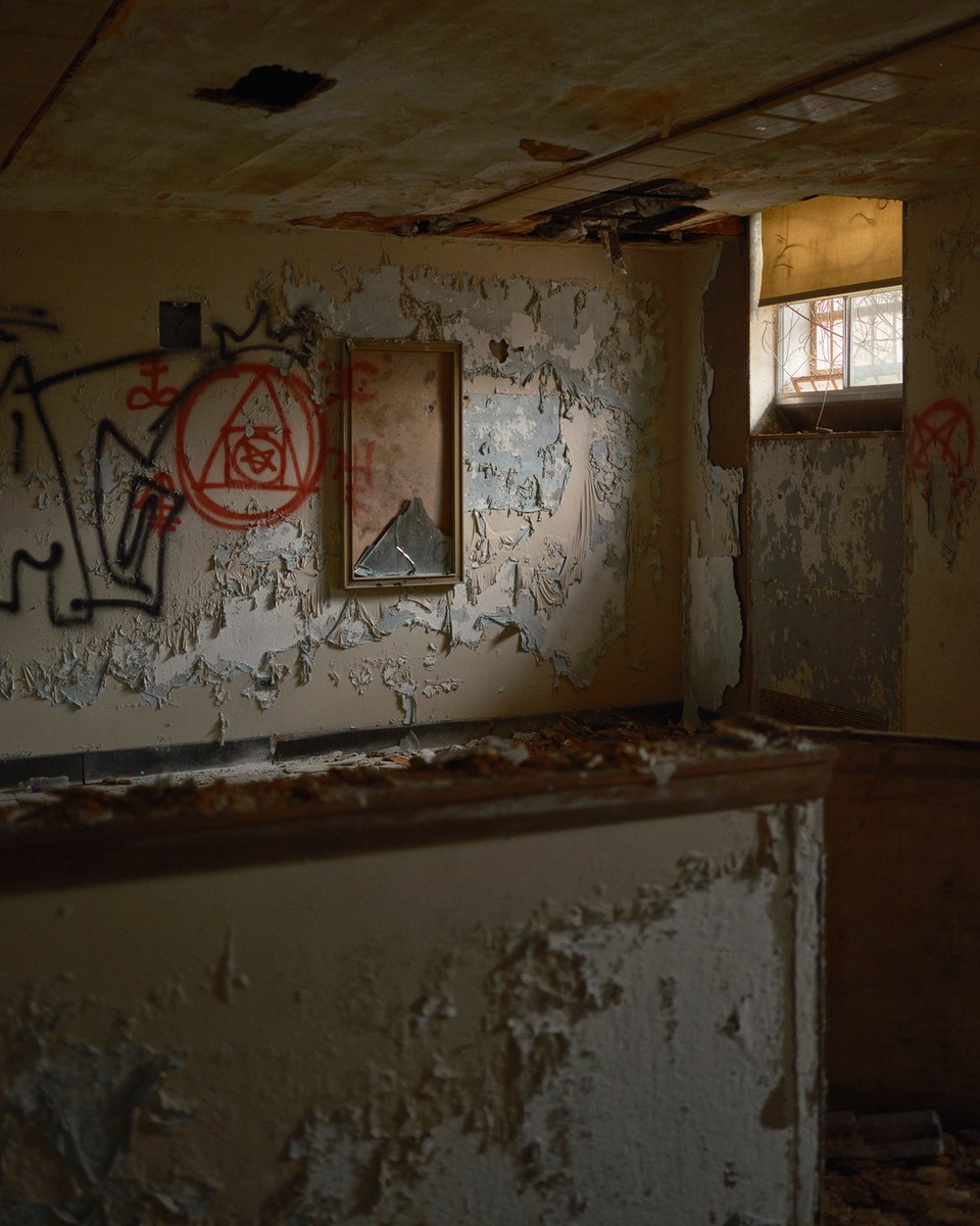 dirt_culture's tweet photo. Fairfield Hills Mental Institution |Newtown, CT| 2021
https://t.co/C55S6nE7to
link in Bio
@communicationarts
@ryanmatthewcohn
#abandonig #abandonedplaces #abandoned #savethedecay #lostplaces #faded_beauties #decay_explorers #rustlord #decay_explorers #abandoned... https://t.co/rGQ4ri8Rbv