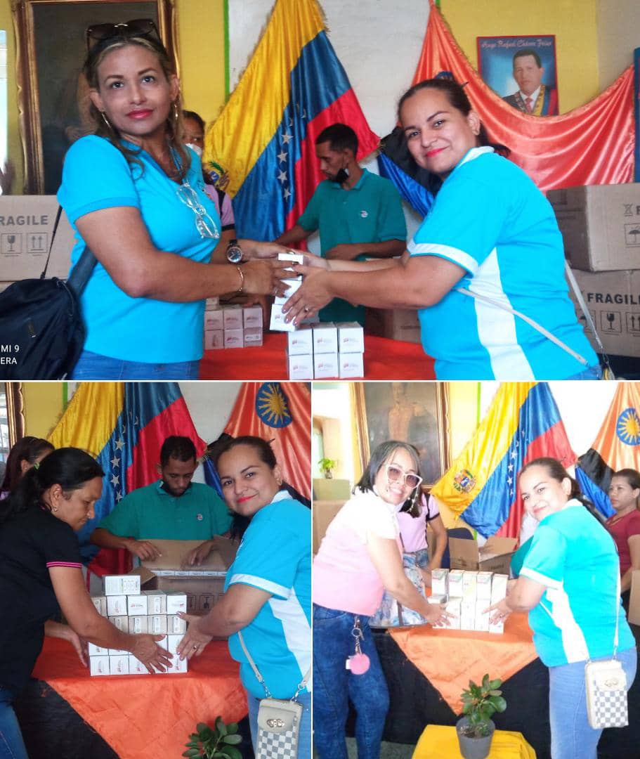 Ronald_Aaraujo's tweet photo. #11Oct|🇻🇪 🗺️ Directoras del circuito 2002001013 Red Intercircuital Tinaquillo En el Plan de Iluminación creado por Nuestro Presidente Nicolás Maduro Moros  
#LasTejeriasRenacera

@NicolasMaduro @_LaAvanzadora @MPPEDUCACION @CesarPSUVDip @ze_cojedes https://t.co/I529LgzQss