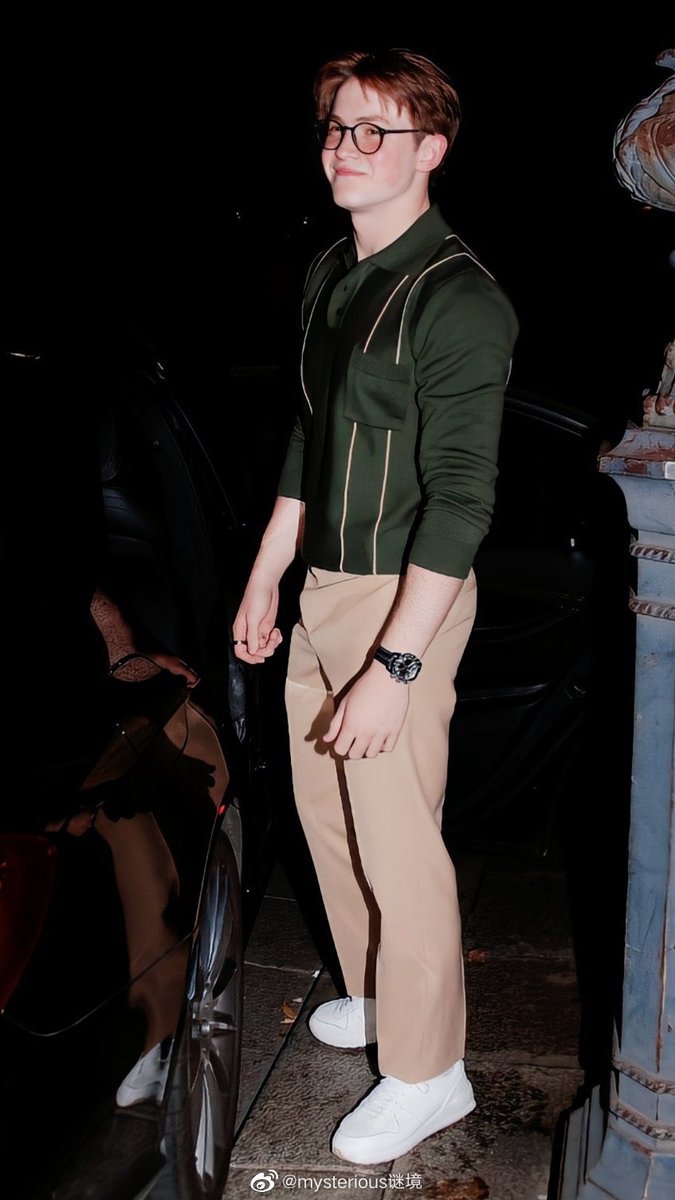 MidiasKCBR's tweet photo. 📸| Kit Connor saindo do evento da TAG Hauer Carrera x Porsche em Paris recentemente. 🚙

© mysterious https://t.co/EM2lQ9Bef7