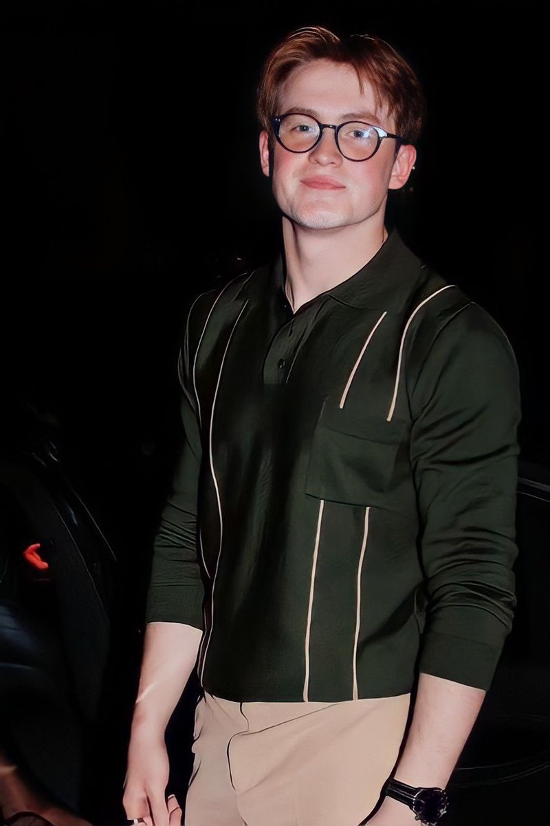 MidiasKCBR's tweet photo. 📸| Kit Connor saindo do evento da TAG Hauer Carrera x Porsche em Paris recentemente. 🚙

© mysterious https://t.co/EM2lQ9Bef7