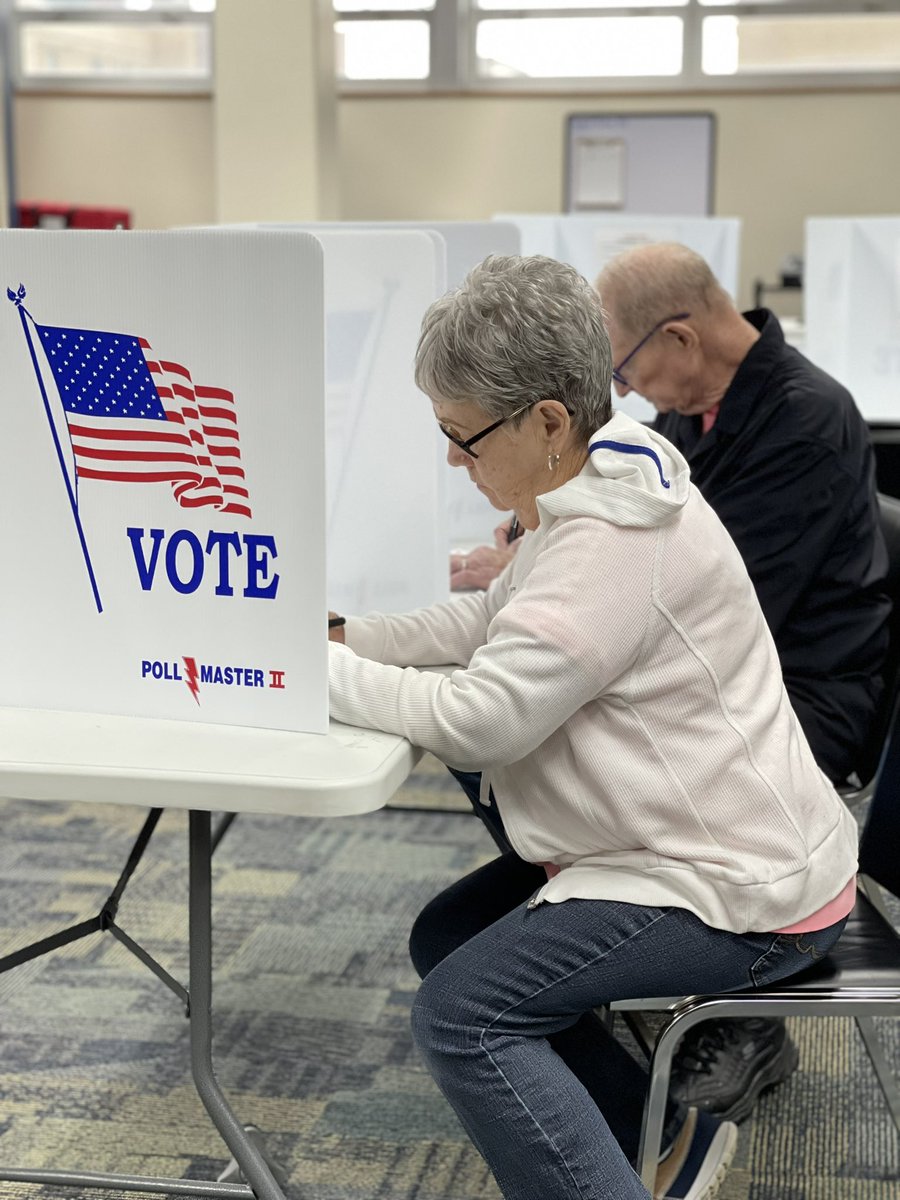 PettisElections's tweet photo. Absentee Voting for the November 8th General Election! 🇺🇸

Make sure to stop by our office if you will not be able to make it to your polling Place on Election Day. 

Voting is HEATING UP!! We processed 35+ voters today!

#MakeFreedomCount🇺🇸🗳✔️ https://t.co/xqFNTX3BsF