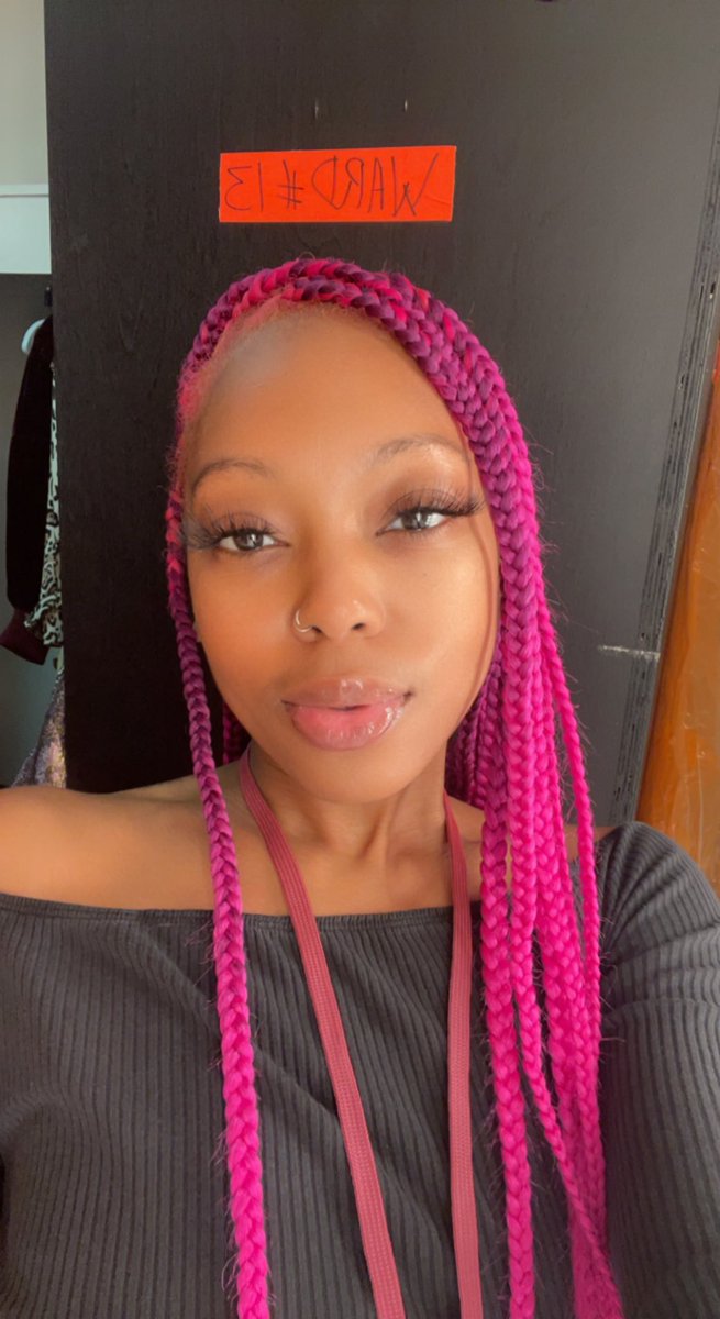 URanu_s_aTURN's tweet photo. B/c , why my Taurus #2 be snapping so hard on my hair 🔥 #Piink #Pynk #PANNNK 💖 https://t.co/QF8QOXv1Yk