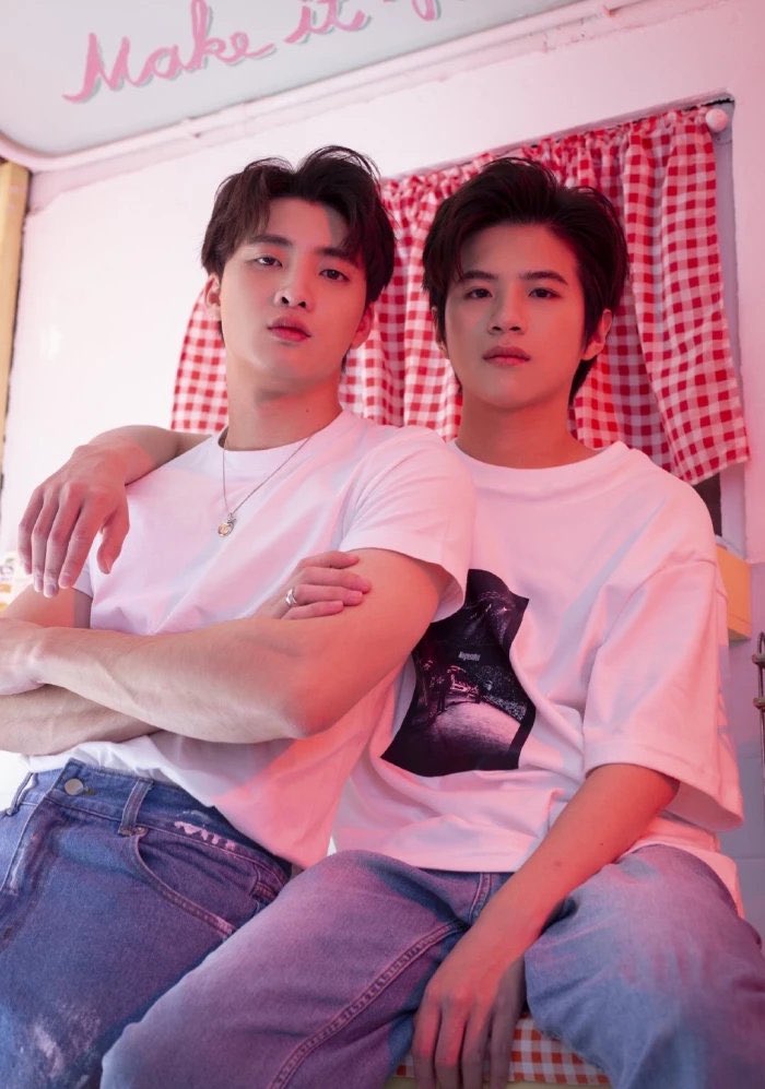 chengyi970219's tweet photo. 跨过星河迈过月亮，我来期待下一个四年💙💚
#4thAnniversaryBeWith2wish https://t.co/zDxt89VqHc