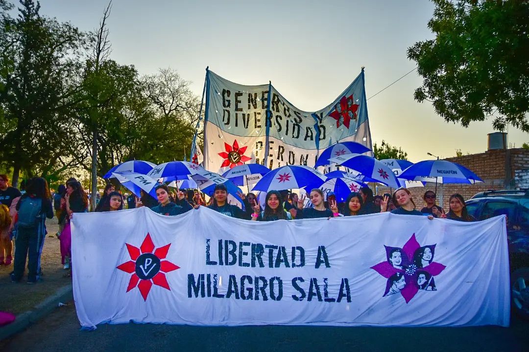 PM_LaPlata's tweet photo. #GénerosYDiversidad
Movilización del Encuentro Plurinacional de Mujeres y Disidencias en San Luis

✌🏽📢💜 https://t.co/VUgqUoEPn3
