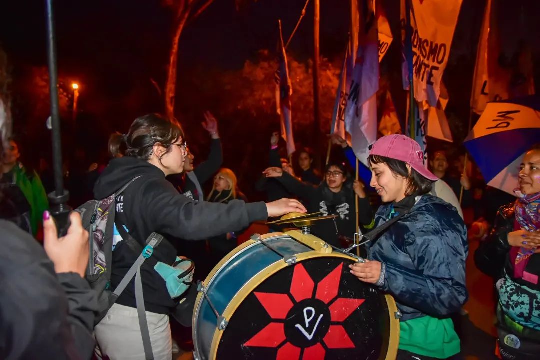 PM_LaPlata's tweet photo. #GénerosYDiversidad
Movilización del Encuentro Plurinacional de Mujeres y Disidencias en San Luis

✌🏽📢💜 https://t.co/VUgqUoEPn3