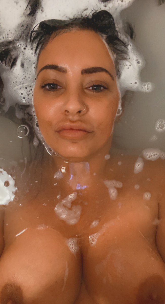 mila915008461's tweet photo. #bathtime #bubblebath #bubbles #onlyfansbabe #onlyfansgirl #onlyfanslatinas #wet #wetskin #clean #fresh #darknips #funinthetub #freetrial #comesee #playwithme https://t.co/3jG5cFiTZl donโt leave me hanging ๐๐ https://t.co/ljNAavgYPW