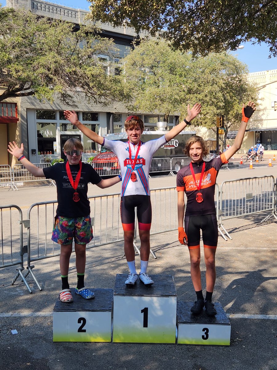 VioletCrownATX's tweet photo. Fantastic weekend in Corsicana! Carson Baker from the VC Juniors p/b @akerman_law won the state title in the junior 13-14 category. Bianca Boykin finished 2nd in the women's 5 and Eric Grant took home 3rd place in the men's 45+ Congratulations champions! https://t.co/U7pwGbebk6