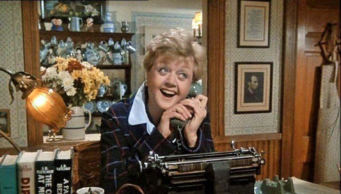 Cinguetterai's tweet photo. Si è spenta Angela Lansbury, addio a #LaSignoraInGiallo.
Per tantissimi anni è stata la compagnia di milioni di italiani, immancabile appuntamento ogni estate nel mezzogiorno di Rai 1.

#AngelaLansbury https://t.co/RmTAl5fVhW