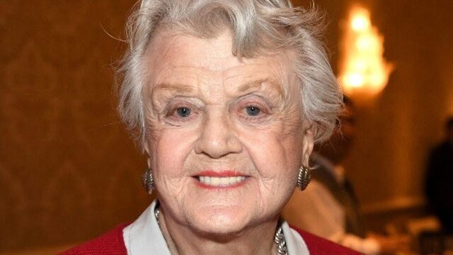 trash_italiano's tweet photo. È morta a 96 anni Angela Lansbury 💔 https://t.co/ZS6xblLf1Q