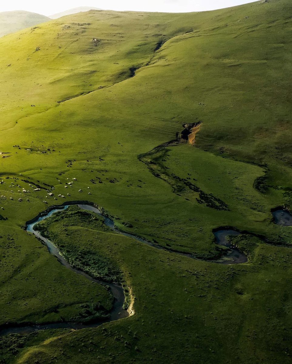 Uykusu firar edenler şu güzelliği seyretsin.

Aybastı Perşembe Yaylası