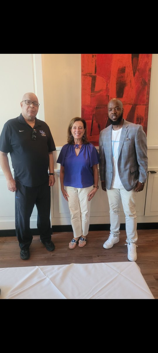 GregPageUK's tweet photo. Great lunch with Marci Hicks, UK Director of philanthropy, with Greg Page's brother Mel and nephew Solomon. We met prior to the UK Ole Miss game and discussed the UK Greg Page scholarship recipients. https://t.co/31x4xFrc1n