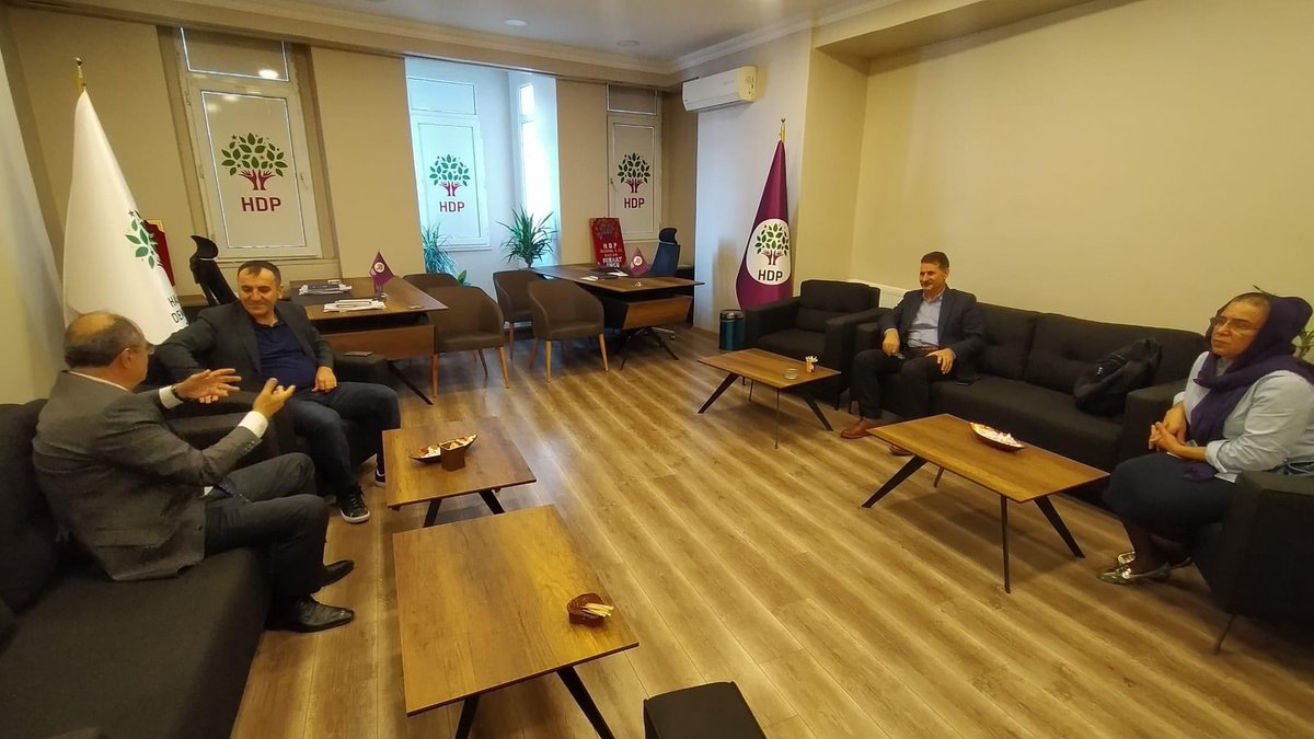 AvTuranAydogan's tweet image. HDP İst. İl Eşbaşkanı @FerhatEncu siyasetçi kimliğinin yanı sıra yakın tarihimizin acı olaylarından Roboski (Uludere) Katliamı&apos;nda kardeşini ve akrabalarını kaybetmiş bir isim.Dün konuğu olduğumuz Encü nezdinde yakınlarını kaybeden herkesin acısını ortaklaştık
#RoboskiİçinAdalet