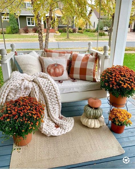 EricaSpindler's tweet photo. Fall porch time. Who’s in? 🙋‍♀️
📸: Victorian Girl, Pinterest https://t.co/gHOu3C1OyA