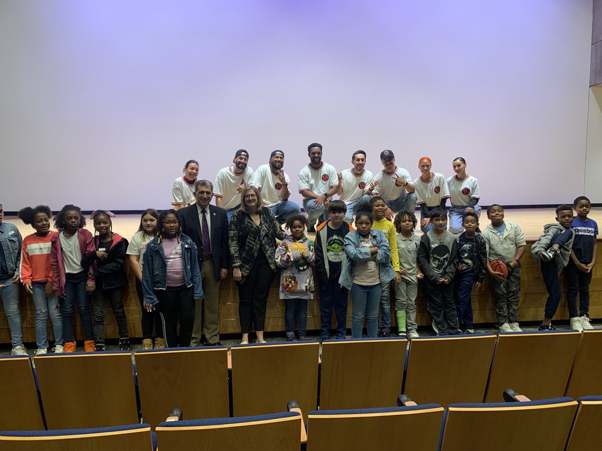 I visited Everson Museum of Art to see Versa-Style,  a Los Angeles-based dance troupe that promotes, empowers, and celebrates the artistry of hip-hop. I secured funds for the Everson Museum to bring them to Syracuse. I was joined at today's performance by local students.