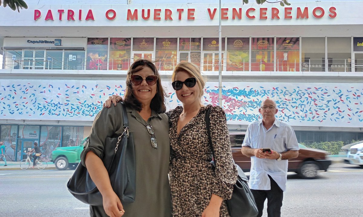 De una amiga no solo disfrutas las siete o setenta y siete maravillas que tiene, sino la respuesta que da a una pregunta tuya:

¡#Venceremos ❤🎀!