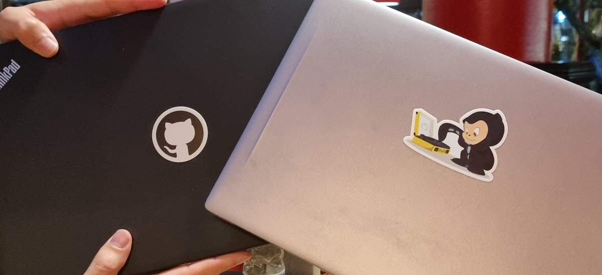 SvenNB's tweet photo. #devoxx more stickers needed for @jugbodensee members.. https://t.co/HTv62l20ya