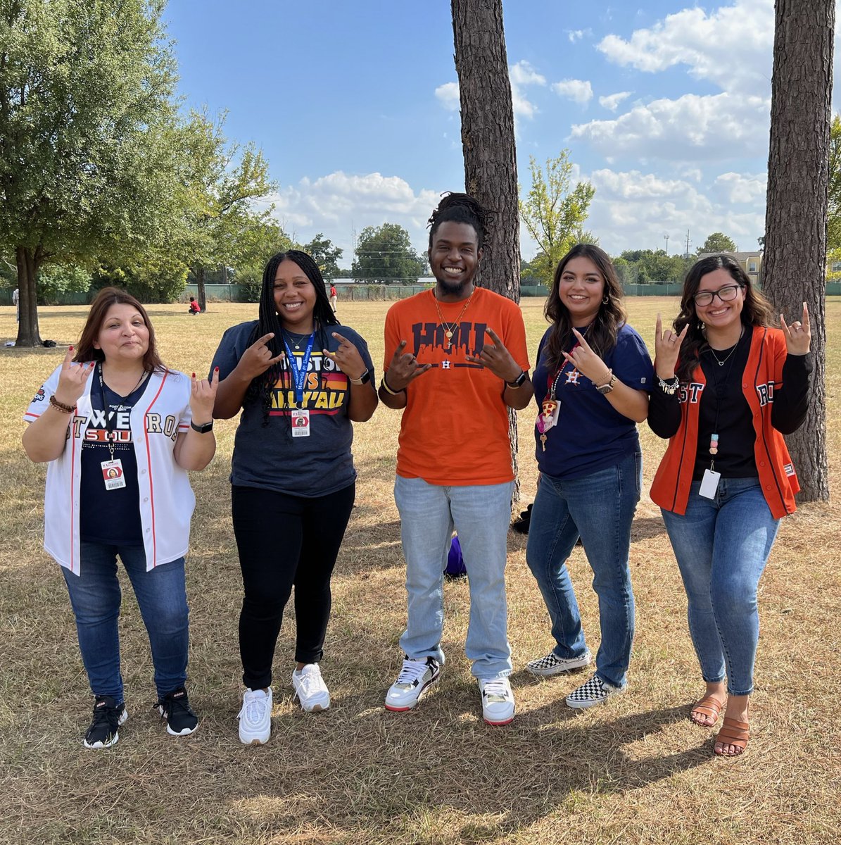 RebbekahP's tweet photo. Thankful for my team! 🧡🤘🏽💙 #5thgrade #aldineconnected #houstonastros https://t.co/D9IrCTvK7F