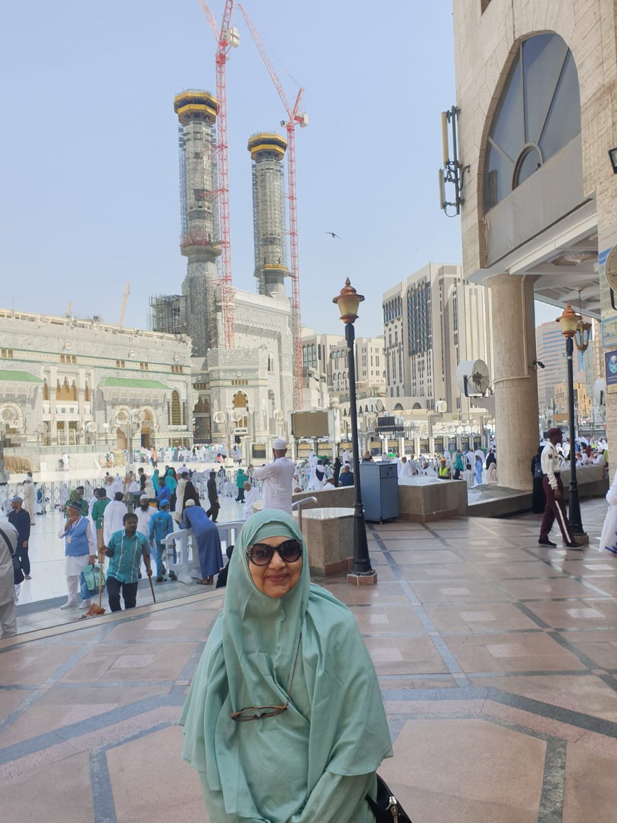 NajmaKh87161472's tweet photo. Dr Najma Afzal Ex MPA was at Makkah for performing Umra and was at Masjid e Nabvi on 12th Rabi Al Awal.Feeling blessed and humbled.Alhamdolillah!Prayed for the progress and stability of Pakistan.Ameen. https://t.co/z24ydO4e8l