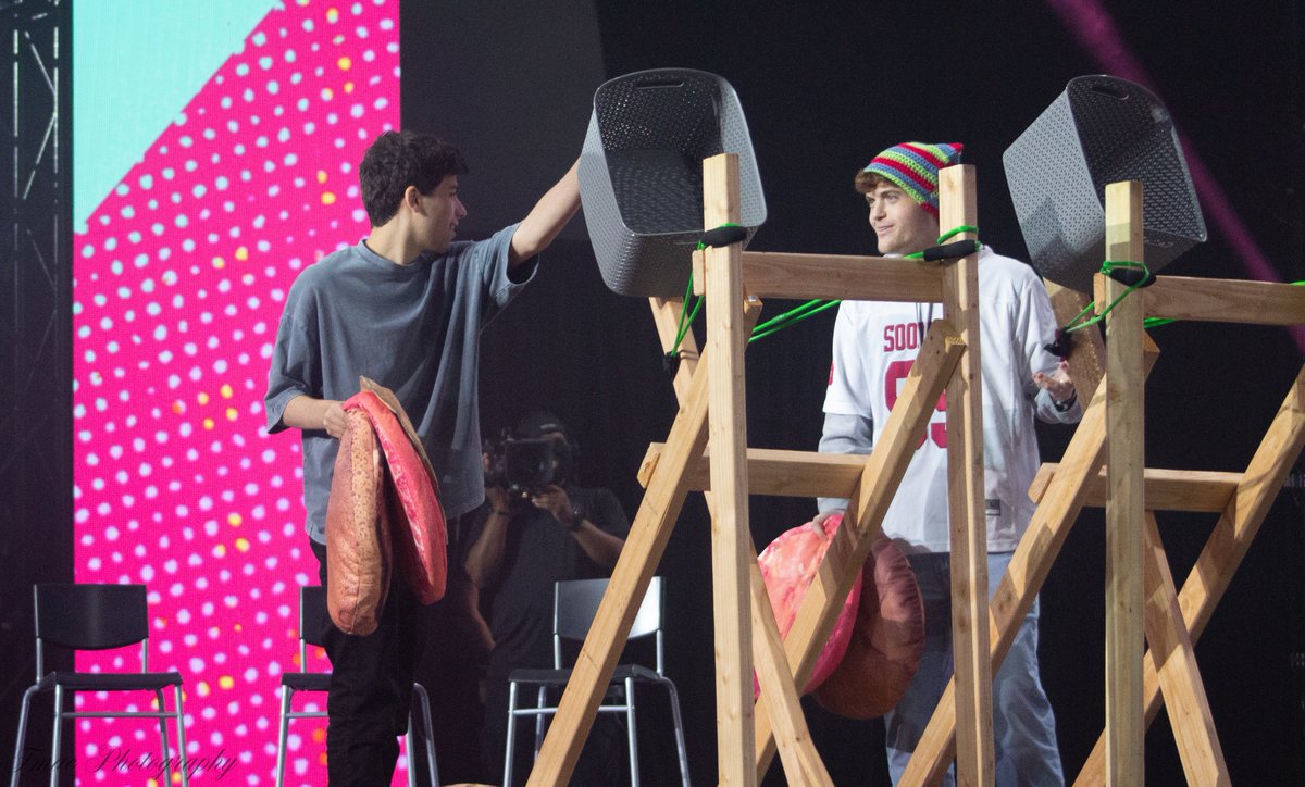 itsjusttai_'s tweet image. pictures i took at the foodbeasts panel at twitchcon san diego !! a 🧵