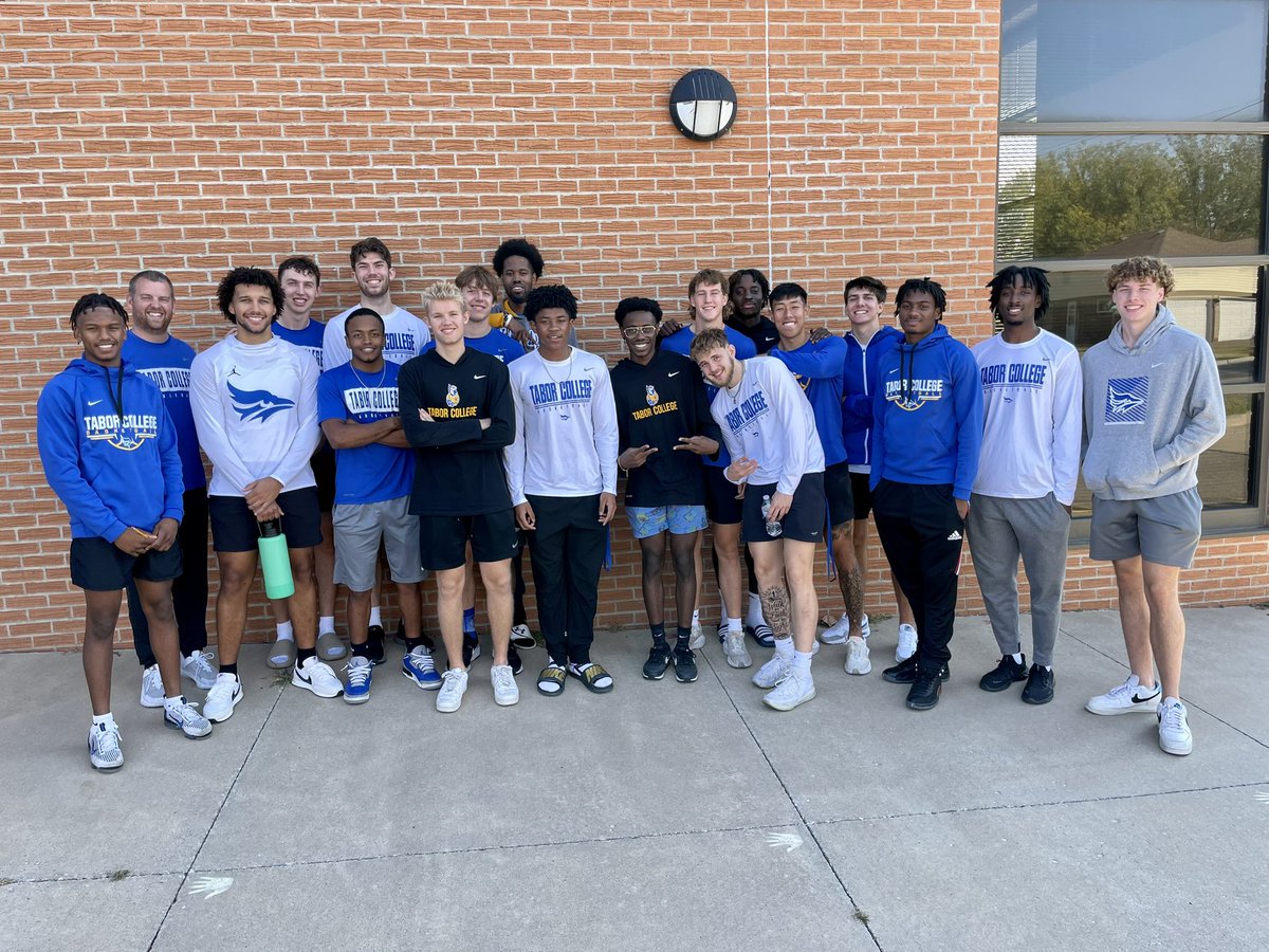 TaborCollegeMBB's tweet photo. Our team visited Hillsboro Elementary School today to help make Halloween crafts and read books to the kindergarten classes 📚🏀 https://t.co/TkSa5s7iQt