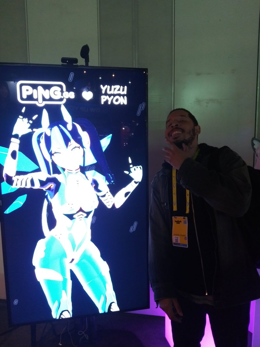 Around day 3 of #TwitchCon2022 i met @YuzuPyonCosplay even though it was in vtuber form...she can still rock through everything even before vtubing she did amazing in cosplay &amp; even that impressed me https://t.co/N6a5cu0cgM
