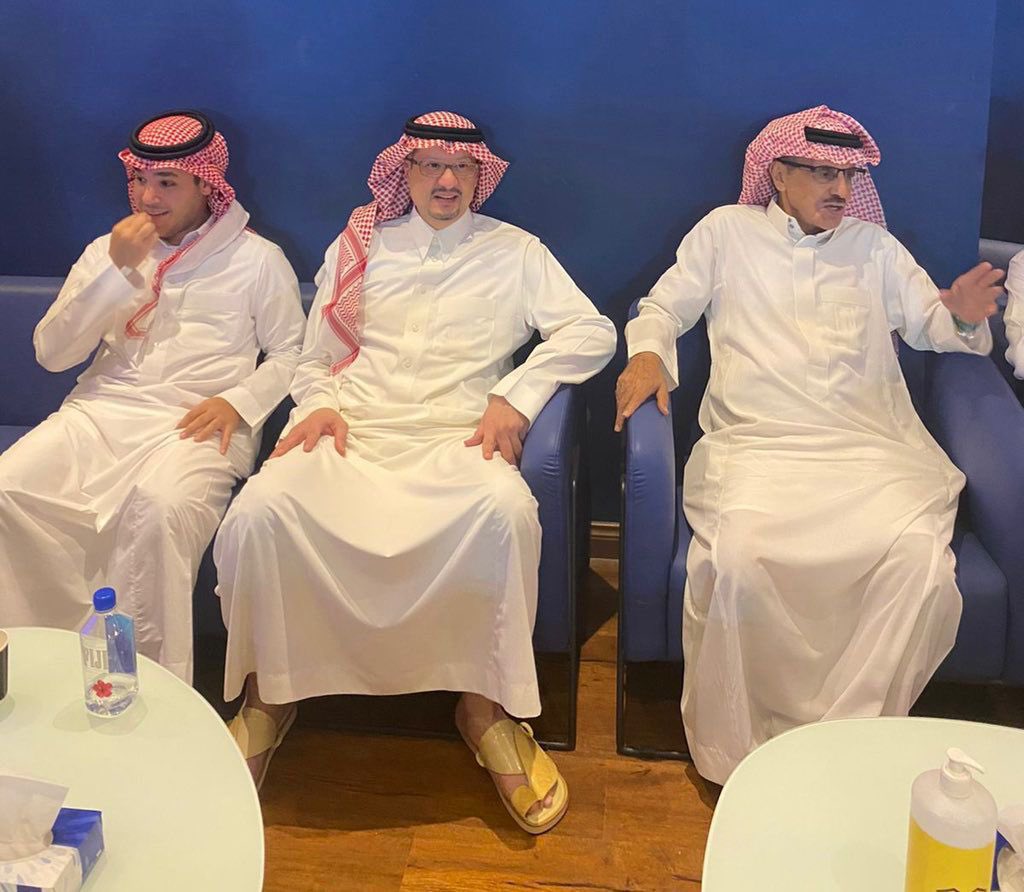 almshaiqh's tweet photo. #النصر_العداله   ألف مبروك الفوز لجماهير العالمي ، سعدت بلقاء أخي الأمير سيف الاسلام بن سعود وأخي الأمير فيصل بن تركي والإعلامي المتألق عضوان الاحمري ، بإذن الله تستمر الانتصارات 💛💙 https://t.co/4S3EZWdZbT