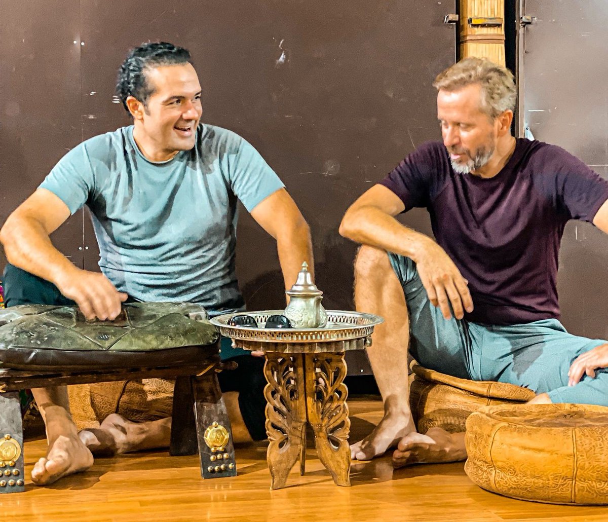 Esta noche a partir de las 22:45 estaremos por aquí con todos vosotros el compadre <a href="/albertoemen/">Alberto López.</a> y yo, comentando el programa usando el Hashtag #ENTRECOMPADRESESTRENO.
¡Hacernos un RT para que se entere todo <a href="/Twitter/">Twitter</a>!