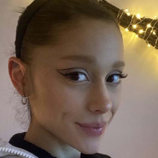 Ariana Grande Eyebrows Before And After