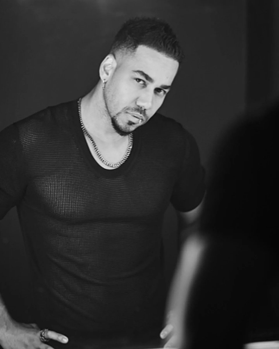 RomeoSantosPage's tweet photo. De "Santo" sólo tengo el apellido https://t.co/ZMcAxLTboQ